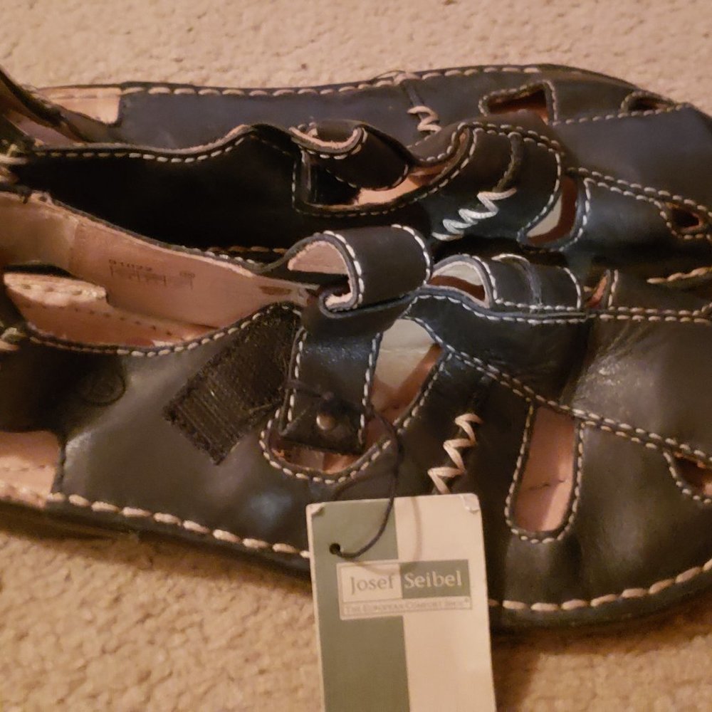 Josef Seibel closed toe sandals